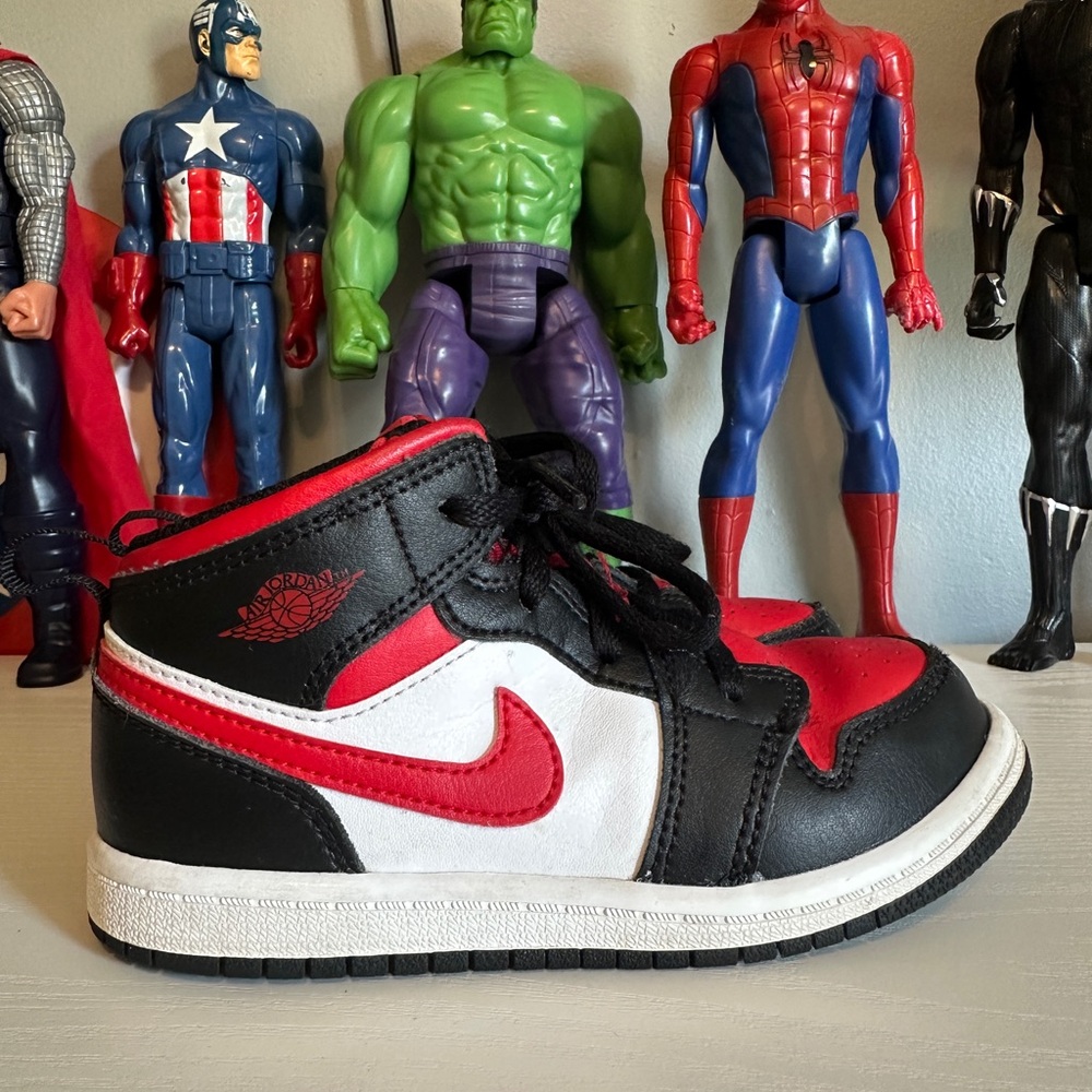 Nike Air Jordan 1 Mid Black Red White